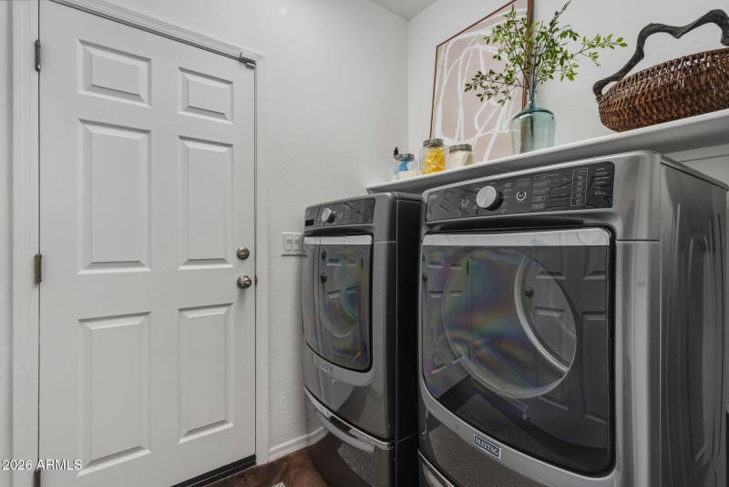 Laundry - washer dryer convey