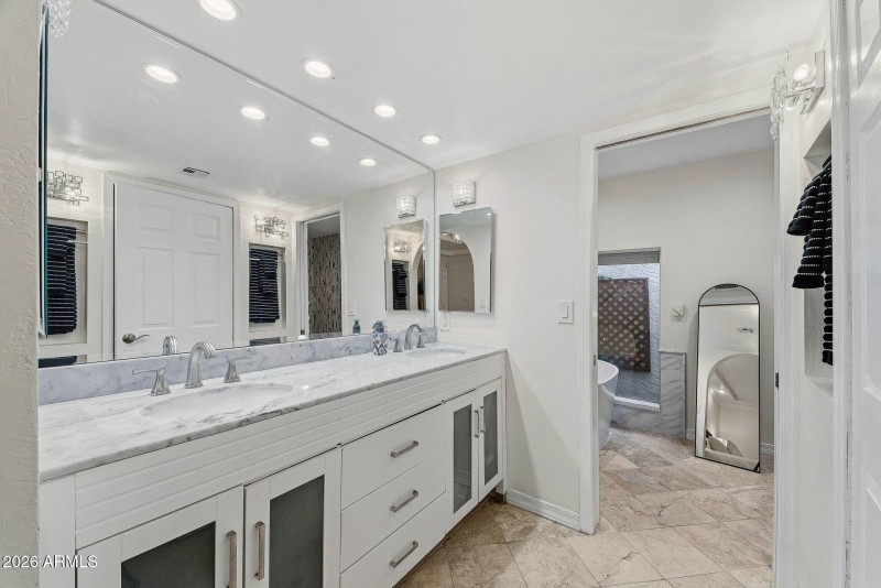 020_8935_n_82nd-16_784