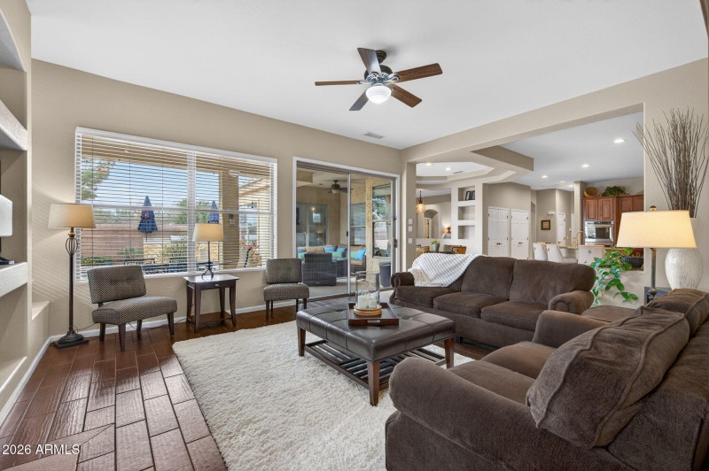 32-web-or-mls-Macaw (20)