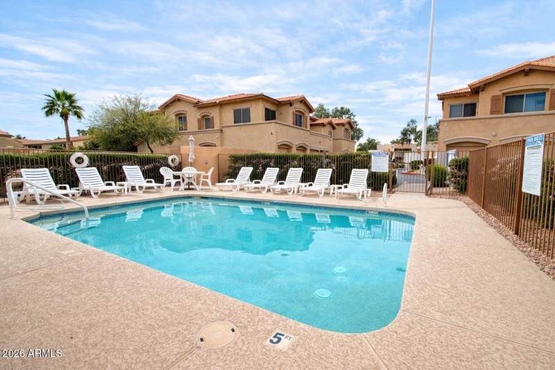 BECCCBC5-DAD7-4114-89D6-0047EB08053B