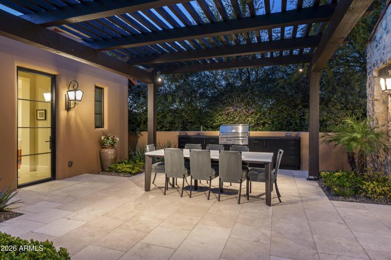 Outdoor BBQ - Dining Area