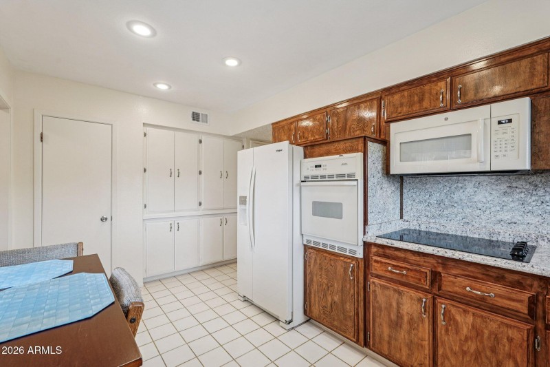 17-web-or-mls-W Clair Dr-S1702-017