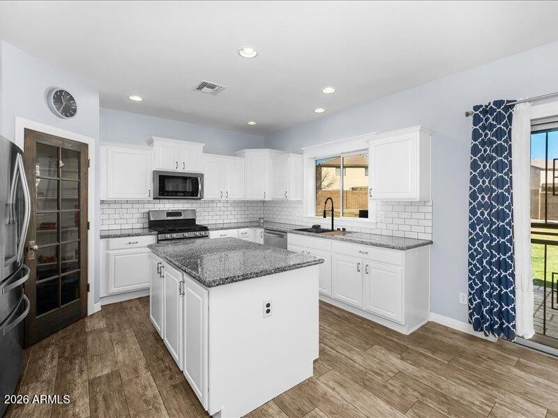 11-2683-N-Smithsonian-11