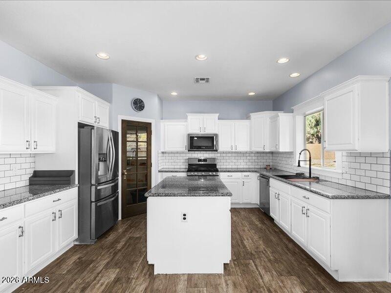 12-2683-N-Smithsonian-12