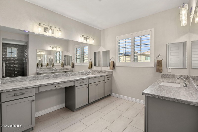 Primary Bath w/ Large Walk-In Closet