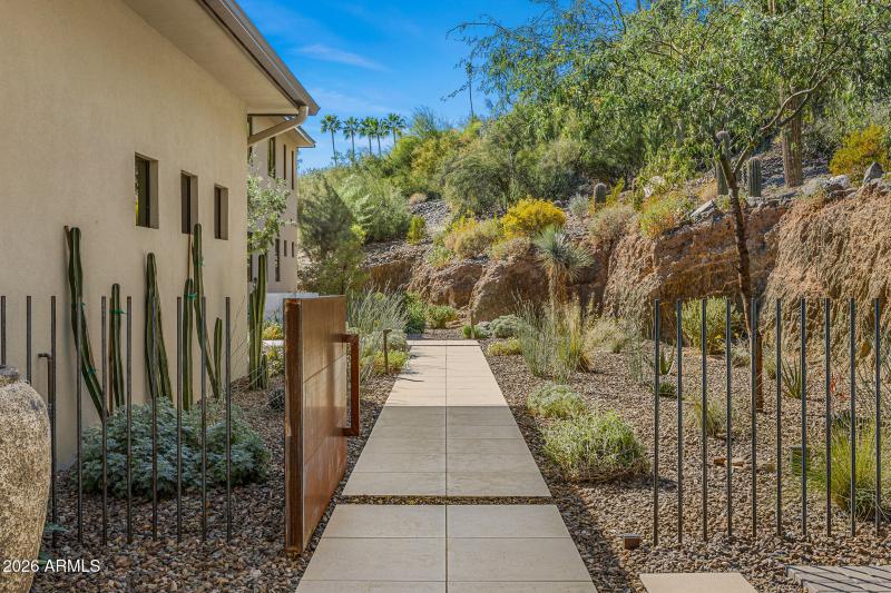 03front entrance pathway