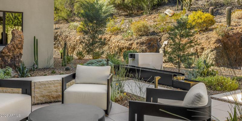 06front courtyard lounge