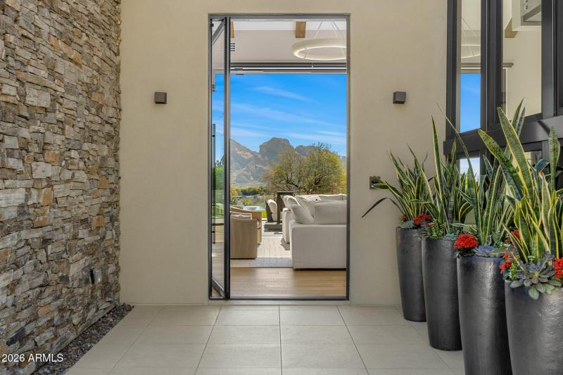 08front door Camelback Mountain views