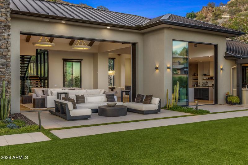 74indoor outdoor living_twilight