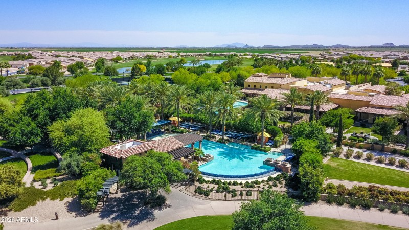 Solera Pool