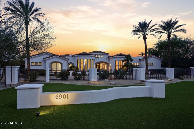 065_Twilight Exterior Front