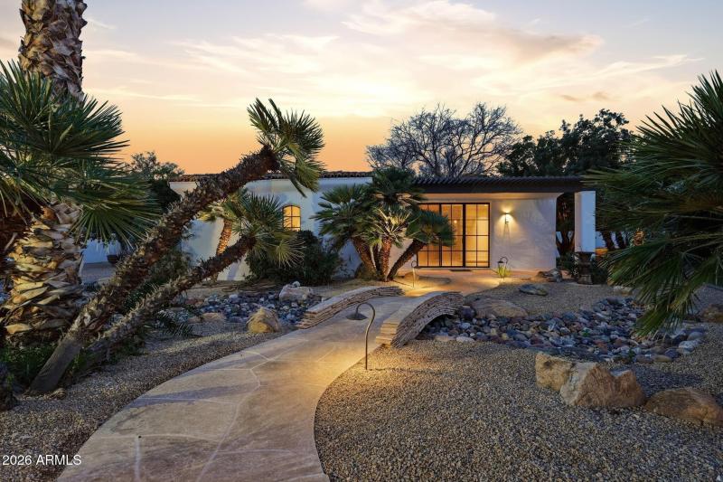 073_Twilight Casita 2 Exterior