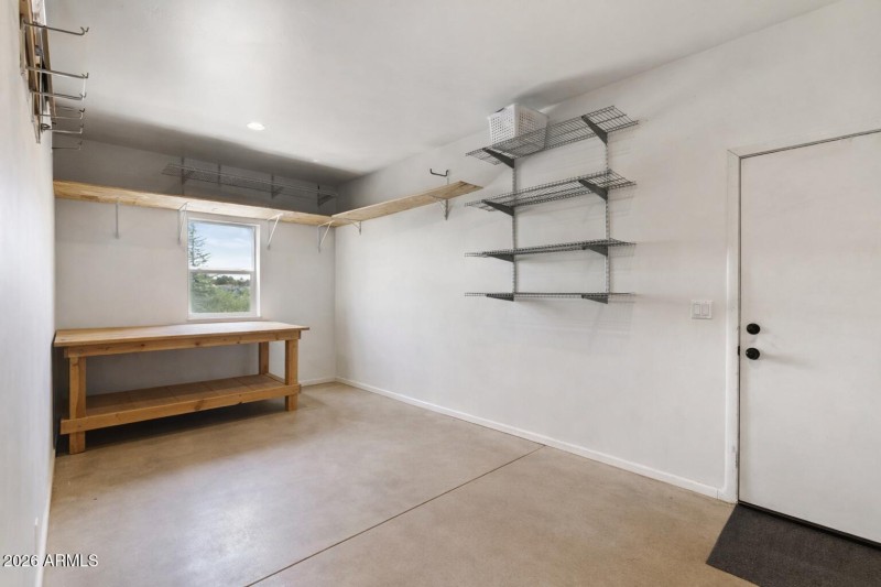 Workshop next to garage