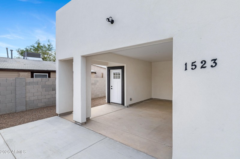 1523 W Hadley St-4