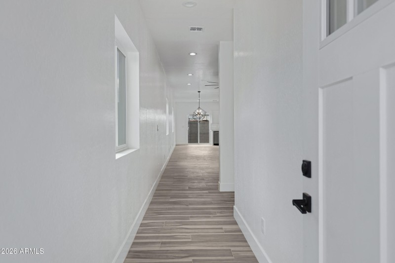 1523 W Hadley St-5