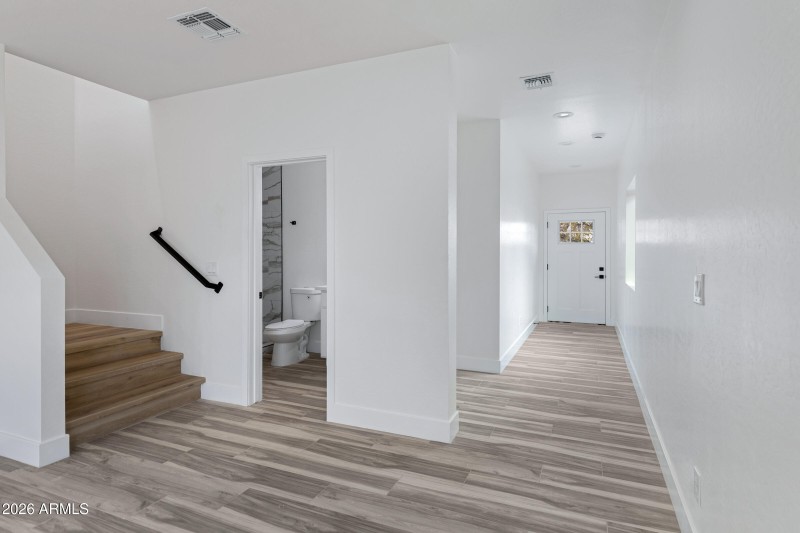 1523 W Hadley St-6