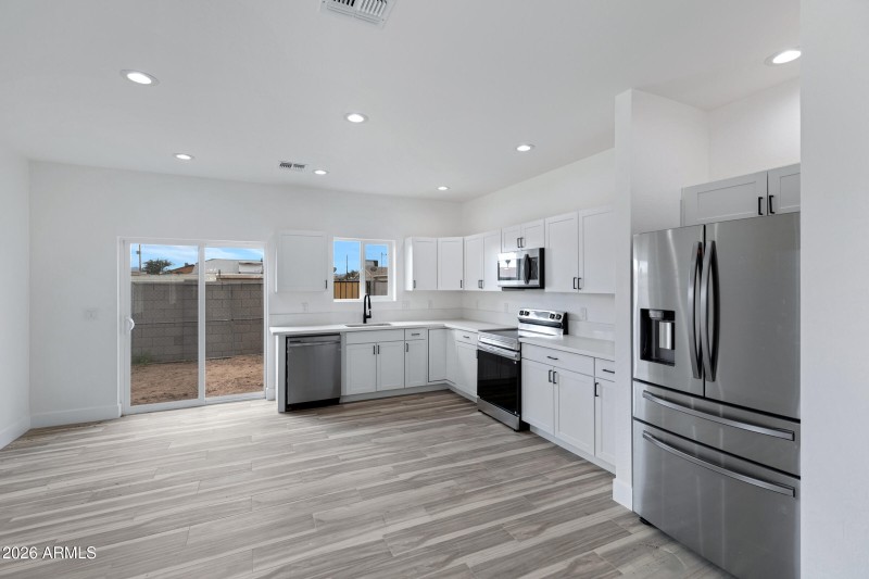 1523 W Hadley St-8