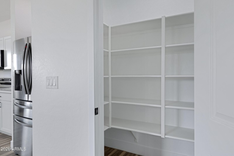 1523 W Hadley St-12