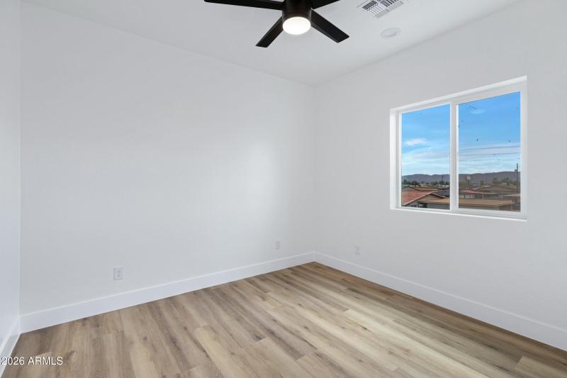 1523 W Hadley St-18