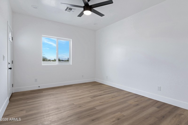 1523 W Hadley St-21