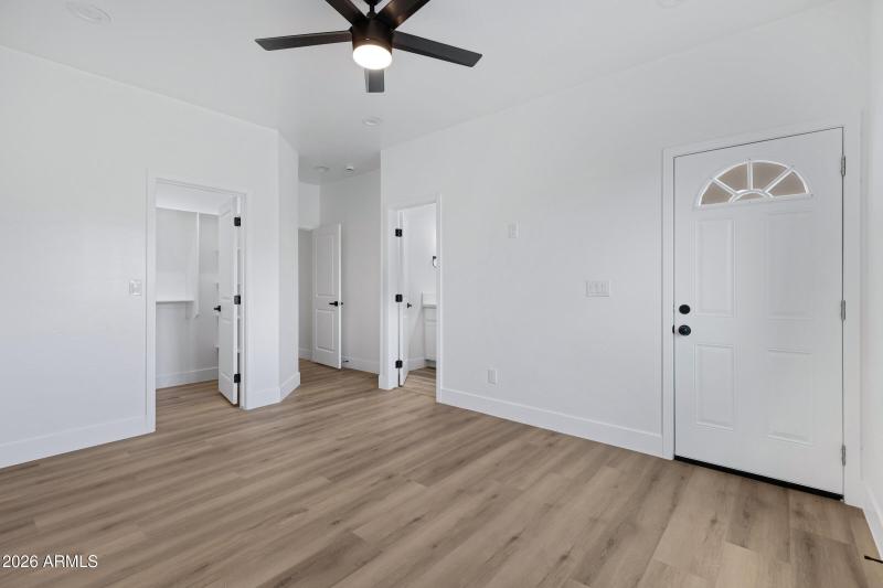 1523 W Hadley St-22