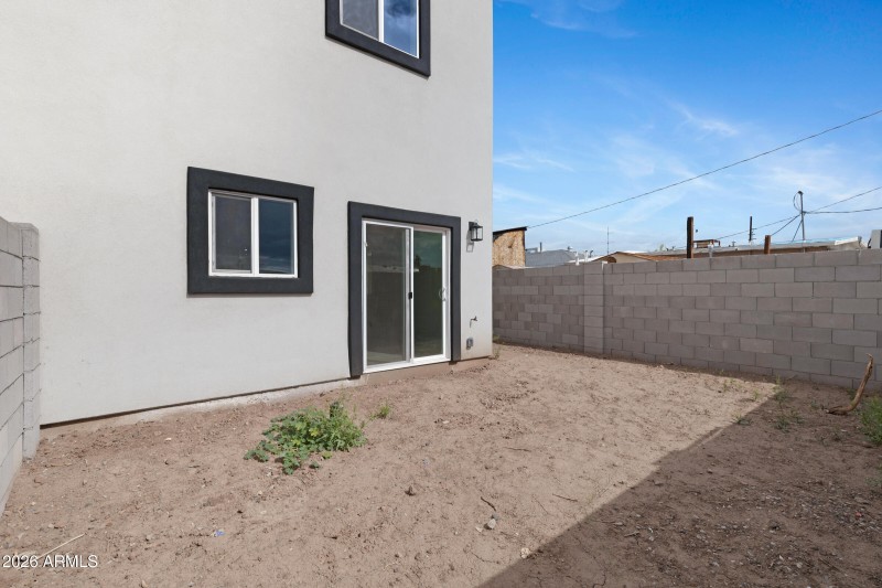 1523 W Hadley St-29