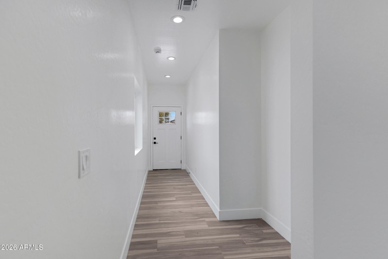 1523 W Hadley St-33