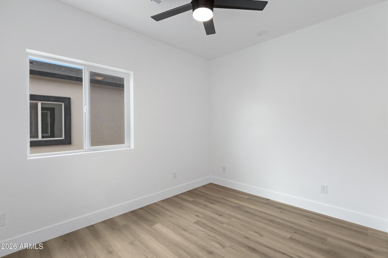1523 W Hadley St-44
