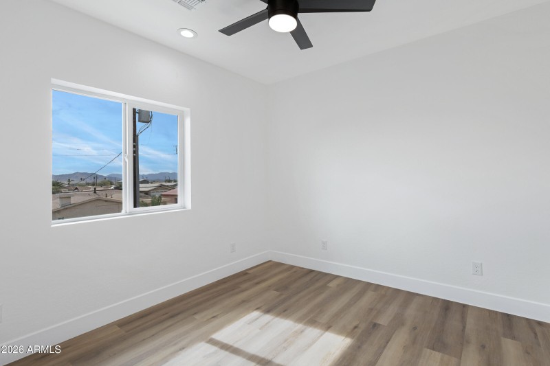 1523 W Hadley St-45
