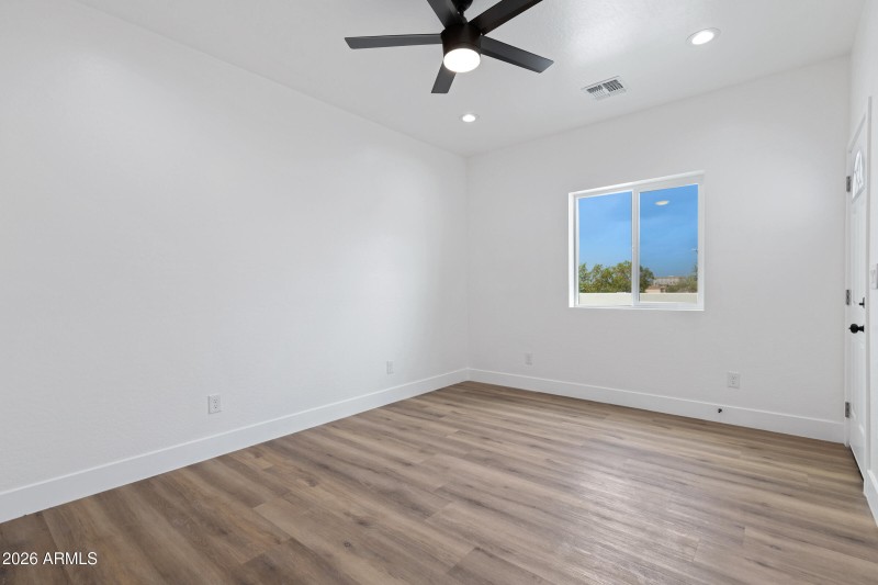1523 W Hadley St-49