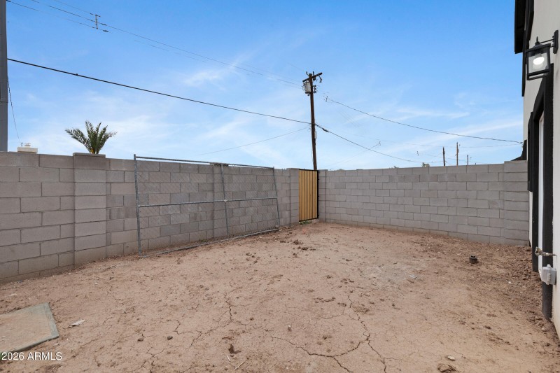 1527 W Hadley St-6