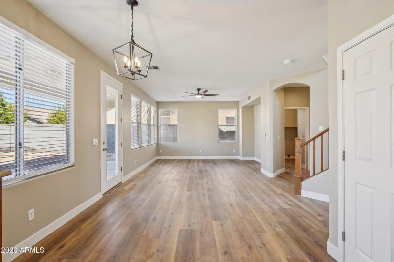 10-web-or-mls-W Thompson Way-S2002-010