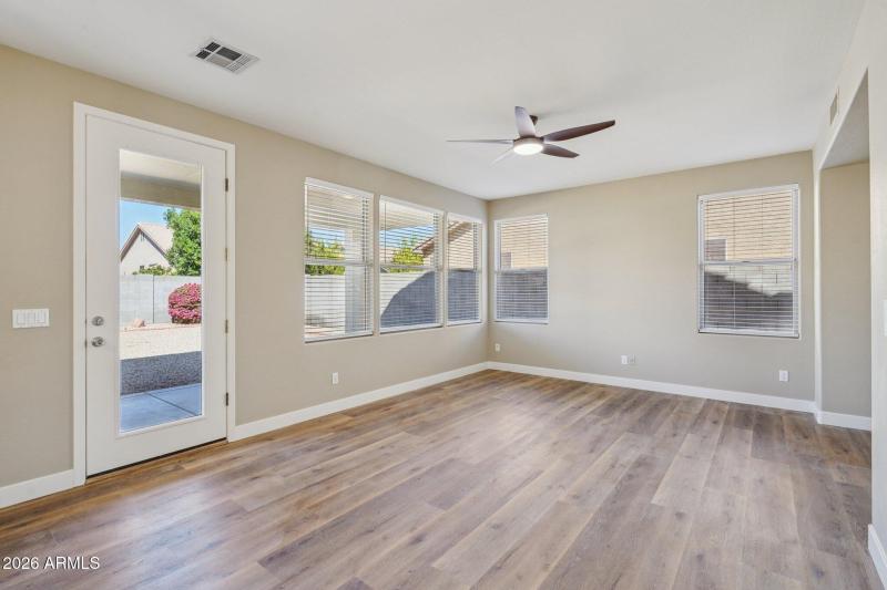 11-web-or-mls-W Thompson Way-S2002-011