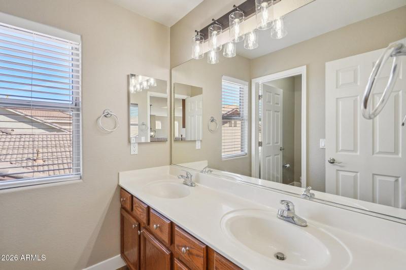 26-web-or-mls-W Thompson Way-S2002-026