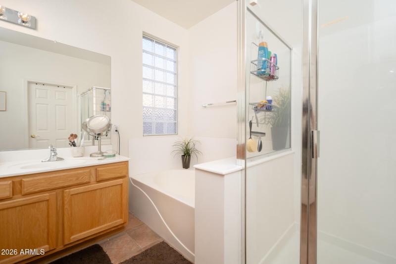 Light and bright - Primary Bathroom