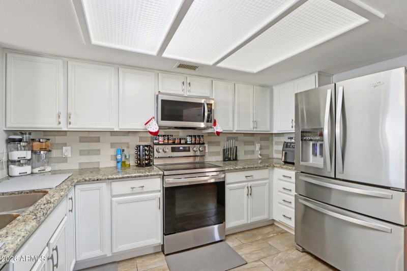 12-web-or-mls-W Gelding Dr-S2002-012