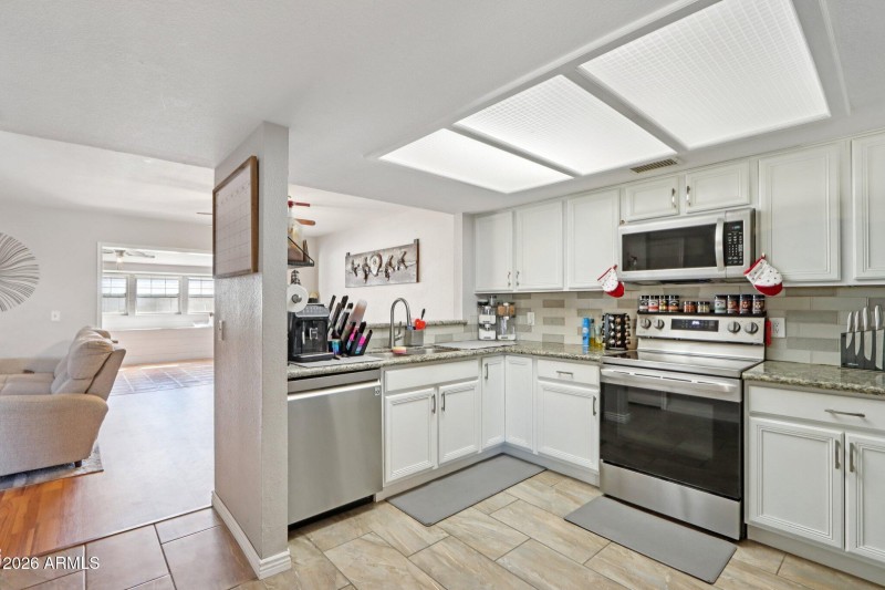 13-web-or-mls-W Gelding Dr-S2002-013