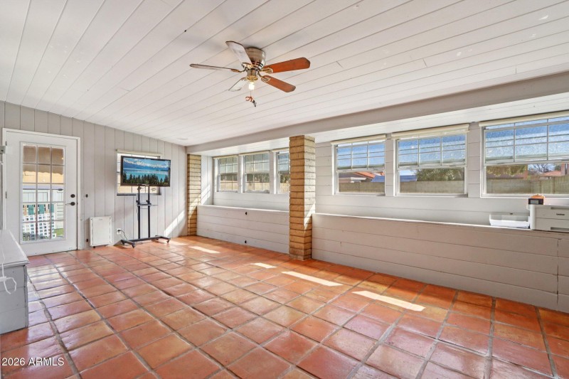 16-web-or-mls-W Gelding Dr-S2002-016