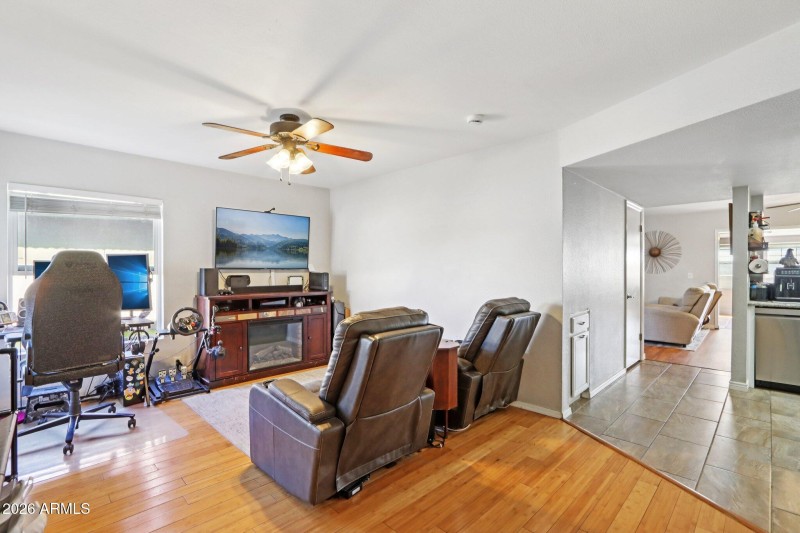 17-web-or-mls-W Gelding Dr-S2002-017