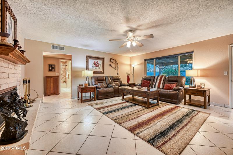 3025 W Kerry Ln - MLS Sized - 015 - 15 F