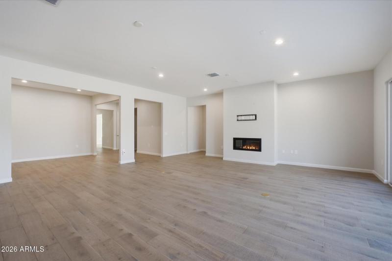 Living Area w Gas Fireplace