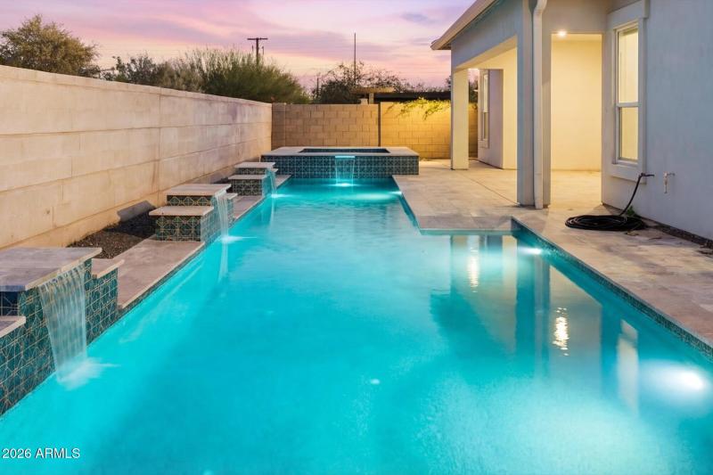 Illuminated Pool Spa w Waterfall