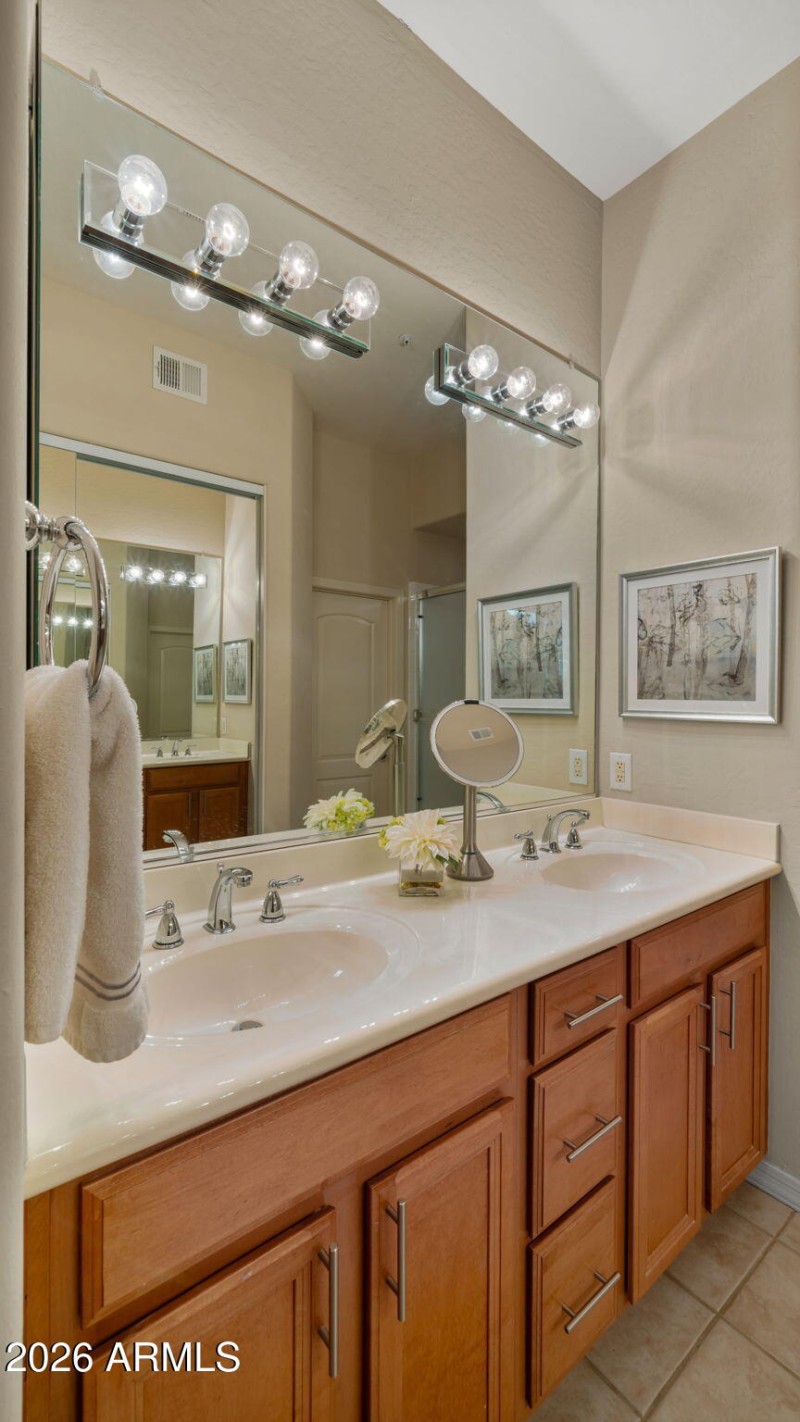 30-web-or-mls-Primary Bedroom6