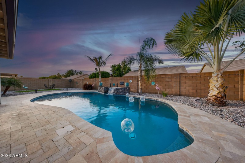 Amazing Oasis Style Backyard