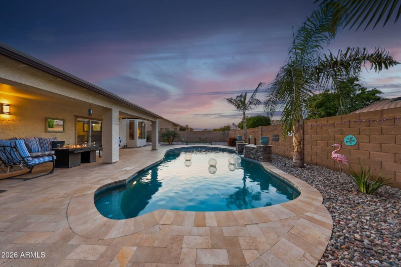 Amazing Oasis Style Backyard