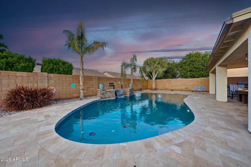 Amazing Oasis Style Backyard