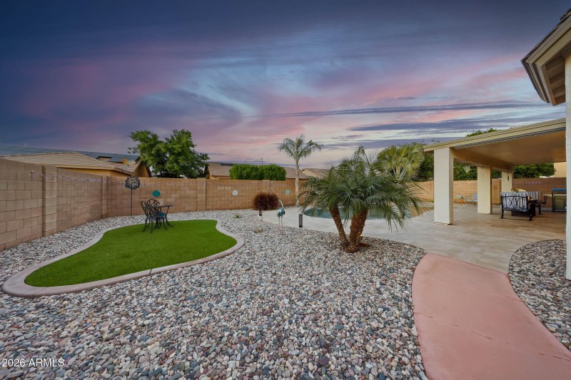 Amazing Oasis Style Backyard