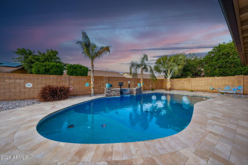 Amazing Oasis Style Backyard