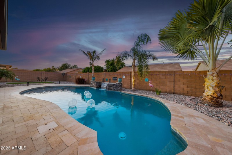 Amazing Oasis Style Backyard