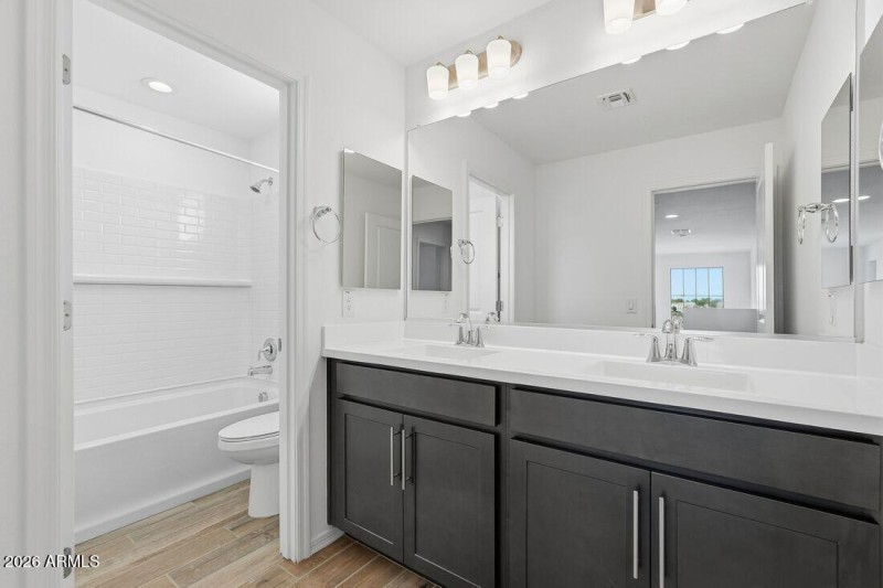 hj-az-phoenix-parkside-villas-cc-em3-lot